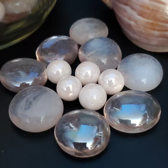 1qt Glass Pearls, Pink Irredescent Glass & Pink Cabachons, 4 shells🐚(3lbs 13oz) - Picture 2 of 6